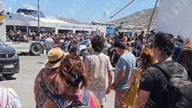 Το αδιαχώρητο στο λιμάνι της Πάρου