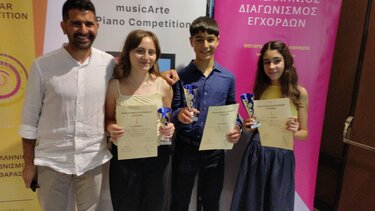Σπουδαίες διακρίσεις στο βιολί για τον Ίωνα Ζαϊμάκη, την Κάλλια Λυδάκη και τη Μαρία-Φωτεινή Πιτροπάκη