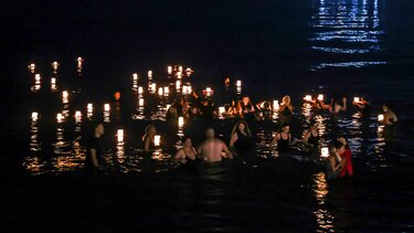 Μάτι, 7 χρόνια μετά: Συγκινητικές εικόνες στην Αργυρά Ακτή