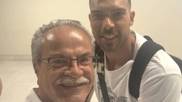 Οι διακοπές του Κώστα Σλούκα στην Κρήτη και η... απρόσμενη συνάντηση με τον Δήμαρχο!