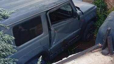 Τζιπ «απογειώθηκε» από τους δυνατούς ανέμους και προσγειώθηκε σε αυλή σπιτιού