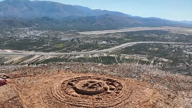 Μέρα25: Όχι στο μνημείο της Παπούρας, το ραντάρ του νέου αεροδρομίου 