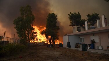 φωτια στην πατρα