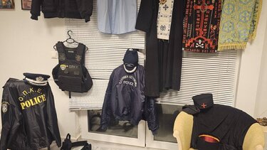 Τη μια μέρα ντυνόταν ιερέας, την άλλη αστυνομικός - Χειροπέδες σε 53χρονο στην Κίσσαμο