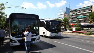 Λεωφορείο συγκρούστηκε με γερανό στη λεωφόρο Συγγρού 
