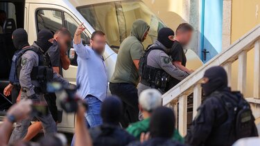 Μαφία Χανίων, Απολογίες