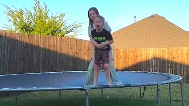 Δεκάχρονη έσωσε τον αδερφό της από βέβαιο πνιγμό!