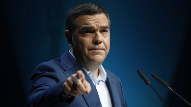 Ποιοι πηγαίνουν με τον Τσίπρα από την Κρήτη στην... αριστερή πολυκατοικία!