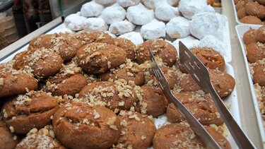 μελομακάρονα, κουραμπιέδες