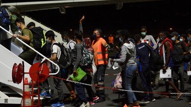 metanastes ptisi syrioi