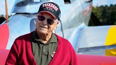 Τζορτζ Χάρντι, ο τελευταίος εν ζωή αφροαμερικανός πιλότος δίωξης, που πολέμησε στην Ευρώπη στον Β’ΠΠ