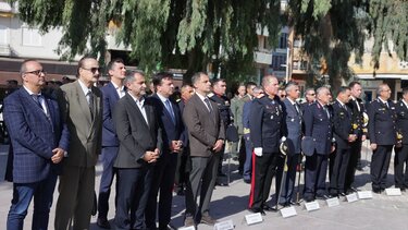 Με επιμνημόσυνη δέηση και κατάθεση στεφάνων τιμήθηκε στο Ηράκλειο η Hμέρα των Ενόπλων Δυνάμεων