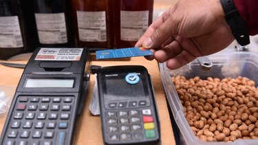 Το χαρτόσημο έφυγε το ψηφιακό τέλος ήρθε: Σε ποιες συναλλαγές επιβάλλεται – Αναλυτική εγκύκλιος της ΑΑΔΕ