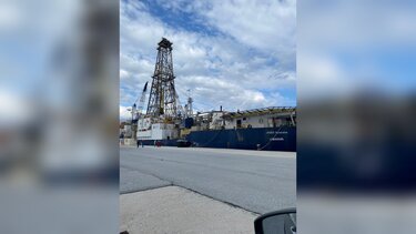 elkethe ploio geotrypano