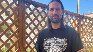 Γιώργος Σαμαράς: Οι ευχές για τα 100 χρόνια του ΟΦΗ με σπέσιαλ μπλουζάκι