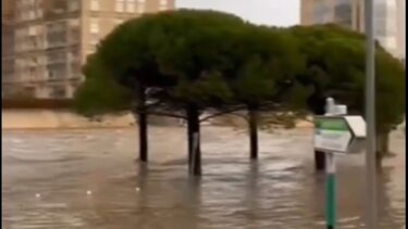 Γαλλία: Σε συναγερμό υπερχείλισης ποταμών πέντε νομοί – Πρωτοφανείς βροχοπτώσεις στο Μονπελιέ