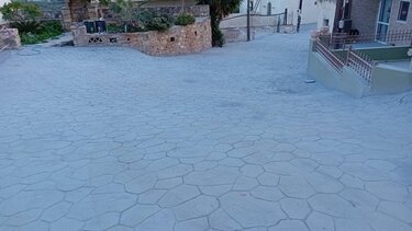  Σε εξέλιξη οι εργασίες τοποθέτησης σταμπωτών δαπέδων και στο ΚλήμαΣε εξέλιξη οι εργασίες τοποθέτησης σταμπωτών δαπέδων και στο Κλήμα