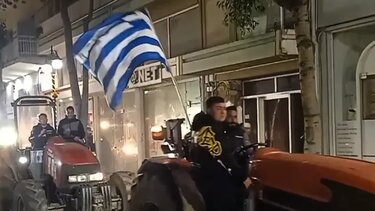 Πύργος: Νυχτερινή πορεία αγροτών με τρακτέρ στην πόλη