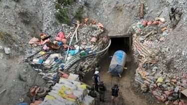 Τουλάχιστον τρεις ανθρακωρύχοι νεκροί και επτά αγνοούμενοι στο Περού έπειτα από επίθεση