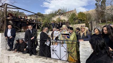 Με κατάνυξη ο εορτασμός του Αγίου Ιωάννη στη Μονή Καλλέργη- Αναβίωσε το ξεχωριστό έθιμο της «στέρνας» 