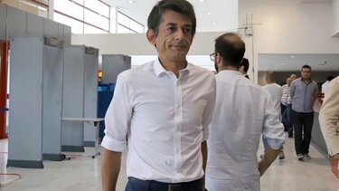 Καρανίκας κατά Τσίπρα: «Τα 41 νέα λιγούρια της πολιτικής»