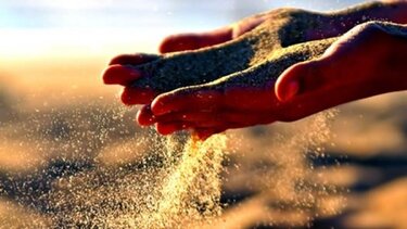 Η κοινωνία του «φαίνεσθαι» και η σιωπηλή δύναμη του «είναι»