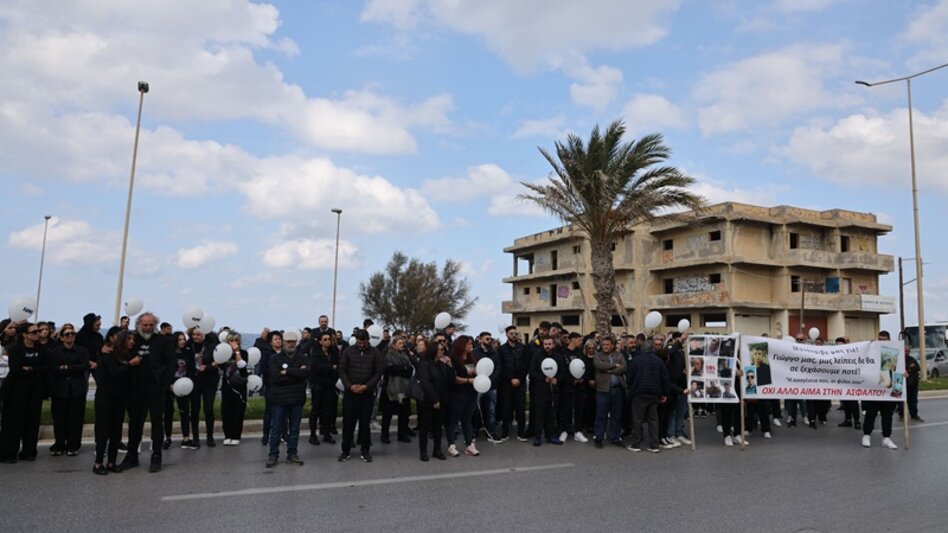 Ηράκλειο: Συγκίνηση στην Παραλιακή για τον 17χρονο Γιώργο που "εσβησε" σε τροχαίο