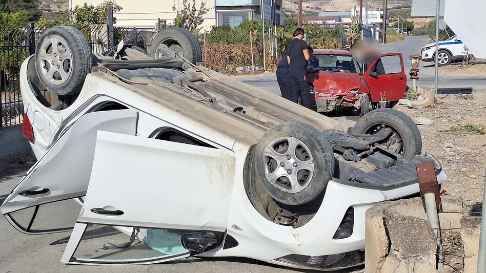 Σφοδρή σύγκρουση οχημάτων κοντά στις Μοίρες - 3 τραυματίες