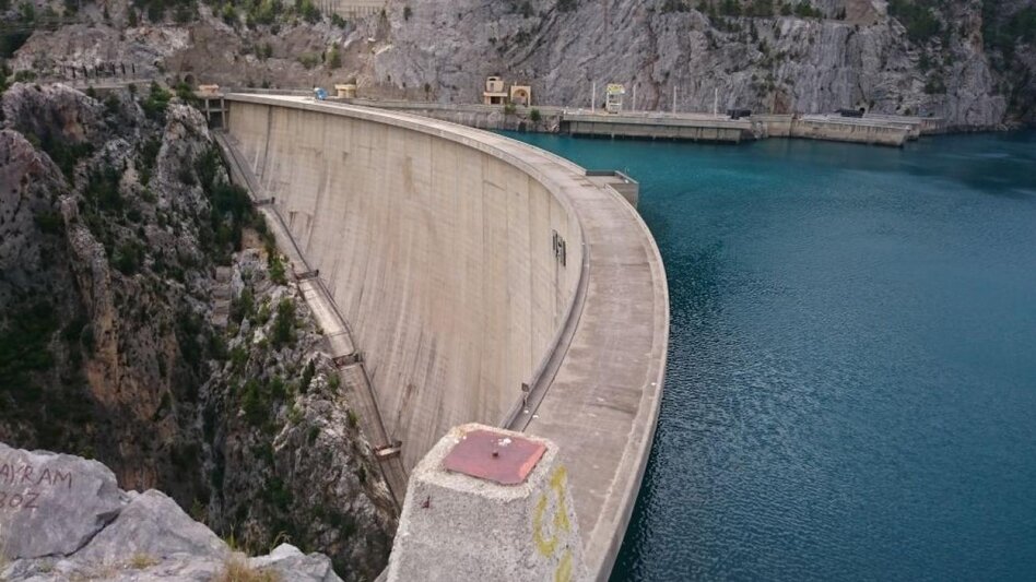 Νέα φράγματα και λιμνοδεξαμενές θα ξεδιψάσουν τις καλλιέργειες στην Κρήτη