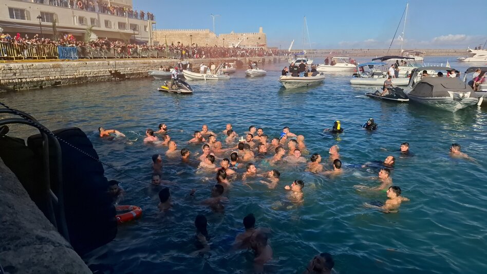 Θεοφάνια: Με ήλιο ο αγιασμός των υδάτων στο Ηράκλειο - Φωτογραφίες