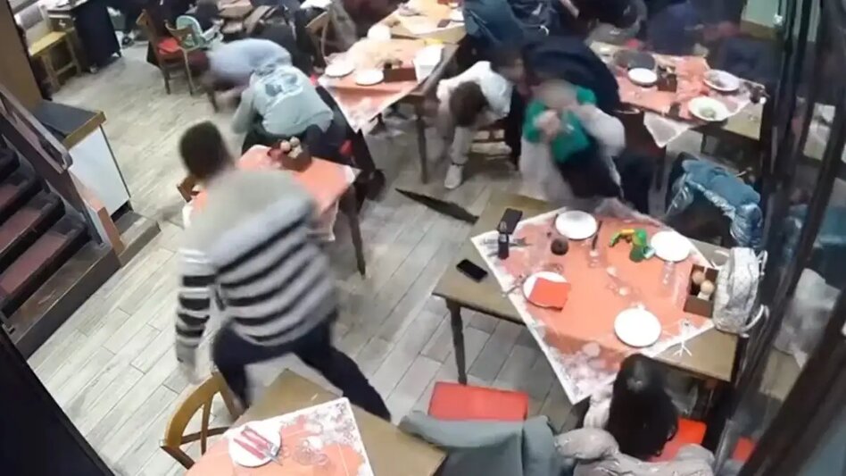 Αλεξανδρούπολη: Η στιγμή που ανεμοστρόβιλος χτυπάει εστιατόριο γεμάτο με κόσμο