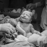 Καθηλώνει το δράμα μετά τον τοκετό: «Έκανε 90 επιληπτικές κρίσεις το μήνα, της απαγόρευσαν να αγκαλιάζει το μωρό της»