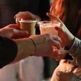 Εκατοντάδες έφηβοι τον χρόνο στα νοσοκομεία από υπερβολική κατανάλωση αλκοόλ - Οι κίνδυνοι