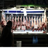 «Καλάθι του Πάσχα» με αρνί και κατσίκι - Πού θα φτάσει η τιμή του οβελία;