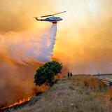  Φωτιά στη Χίο: Ανεξέλεγκτα τα μέτωπα – Σε απόσταση αναπνοής από τα σπίτια οι φλόγες, έχουν καεί αποθήκες