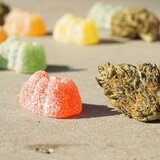 Βρήκε... ζελεδάκια και τα έδωσε στα παιδιά της - Το 10χρονο αγόρι κατέληξε στη ΜΕΘ, η μαμά συνελήφθη