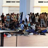 Μεταναστευτικό: μετά το …χειροκρότημα στη Βουλή, έρχεται «σκληρό ροκ» για το πού θα γίνει η κλειστή δομή στην Κρήτη