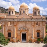 Μαφία Χανίων: σε εξέλιξη η απολογία του Επισκόπου Δορυλαίου για το ακίνητο-φιλέτο στην παραλία του Ζορμπά 