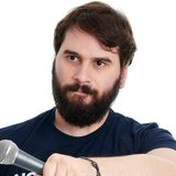 Σάλος με τον Πάρι Ρούπο: Απολύθηκε από την Pizza Fan μετά από viral σχόλια για την ελληνική σημαία