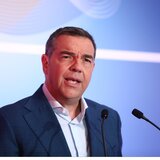 Στις προθήκες από σήμερα η "Ιθάκη" του Αλέξη Τσίπρα