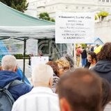 Πλήθος κόσμου στο πλευρό του Ρούτσι στο Σύνταγμα μετά τις πληροφορίες για αποδοχή του αιτήματός του