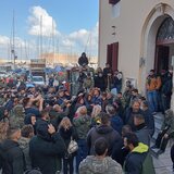 Ηράκλειο -Αγροτοκτηνοτρόφοι: "Η Κρήτη διαλύεται" - Υπό κατάληψη η Αποκεντρωμένη - Βίντεο και φωτογραφίες