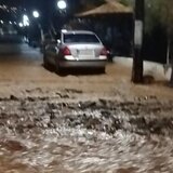 Στη δίνη της κακοκαιρίας ο Τσούτσουρας- Αποκολλήθηκε μεταλλικό υπόστεγο, ο άνεμος "πέταξε" βάρκες!