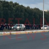 Super cup: Έφτασαν με τα πλοία της γραμμής οι φίλαθλοι του Ολυμπιακού - Δείτε βίντεο και φωτογραφίες